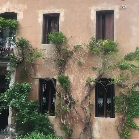 Monolocale In Villino Liberty