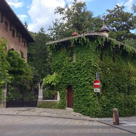 Monolocale In Villino Liberty